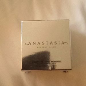 Anastasia Beverly hills  loose setting powder